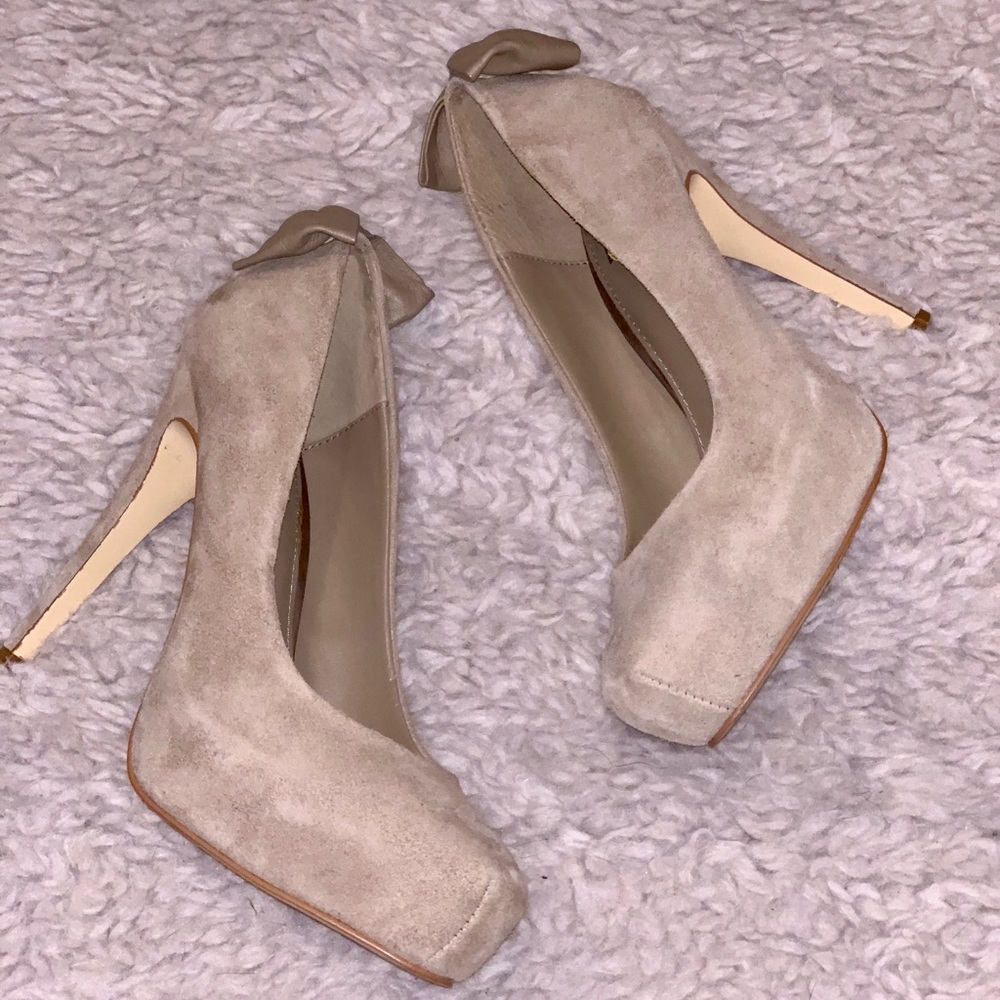 Dolce Vita DV Suede Gray Stacked toe Pump